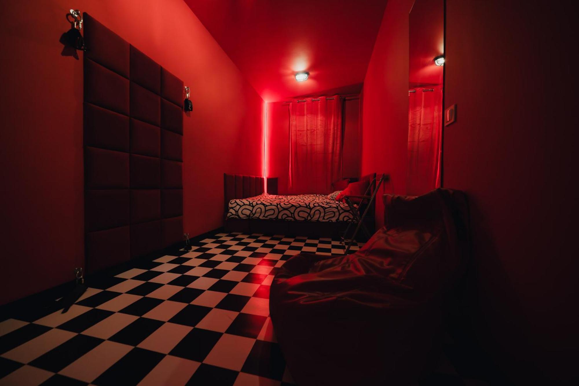 54 Love hotel